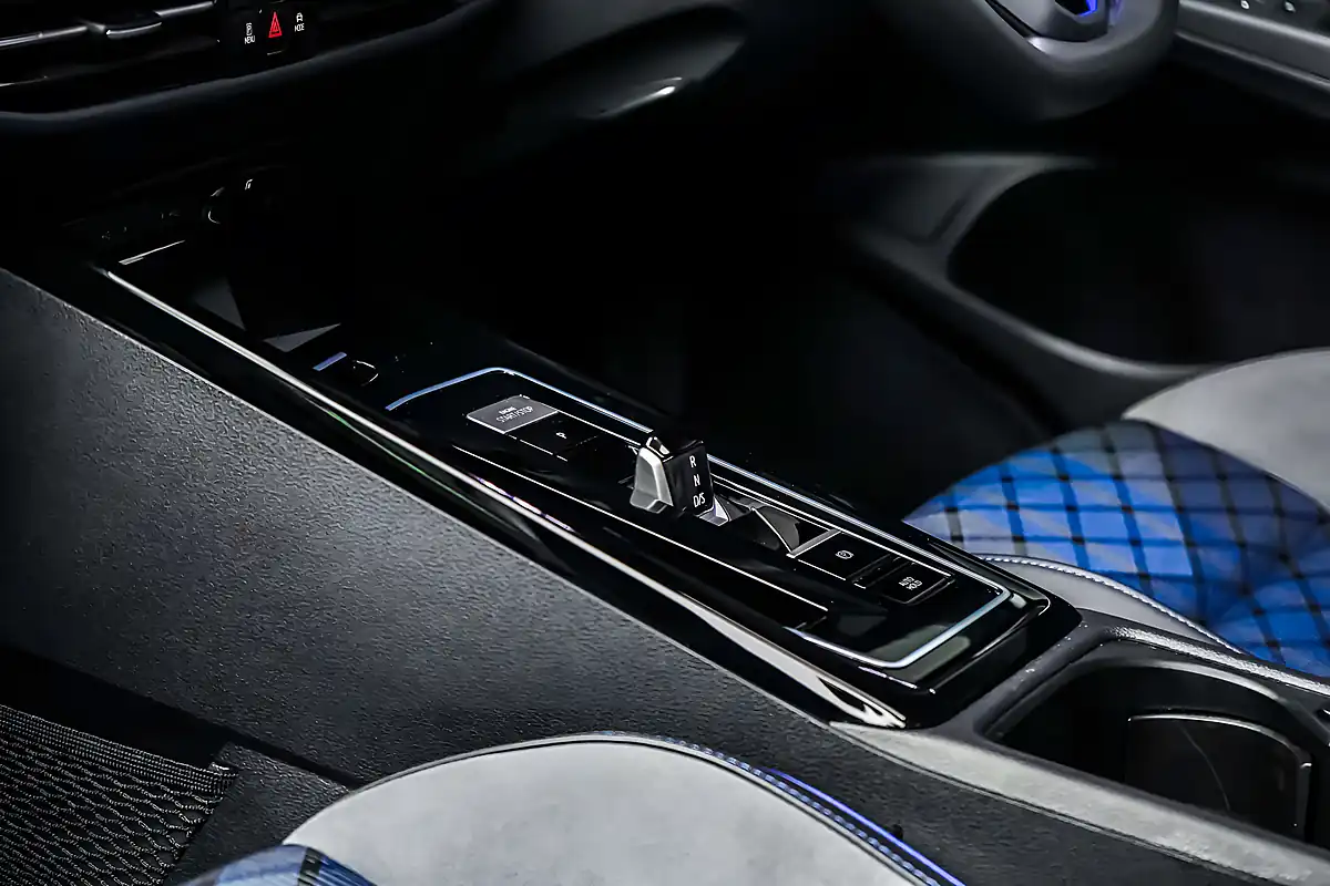Used 2025 Volkswagen Golf R Black Edition White - Interior and Exterior details 17