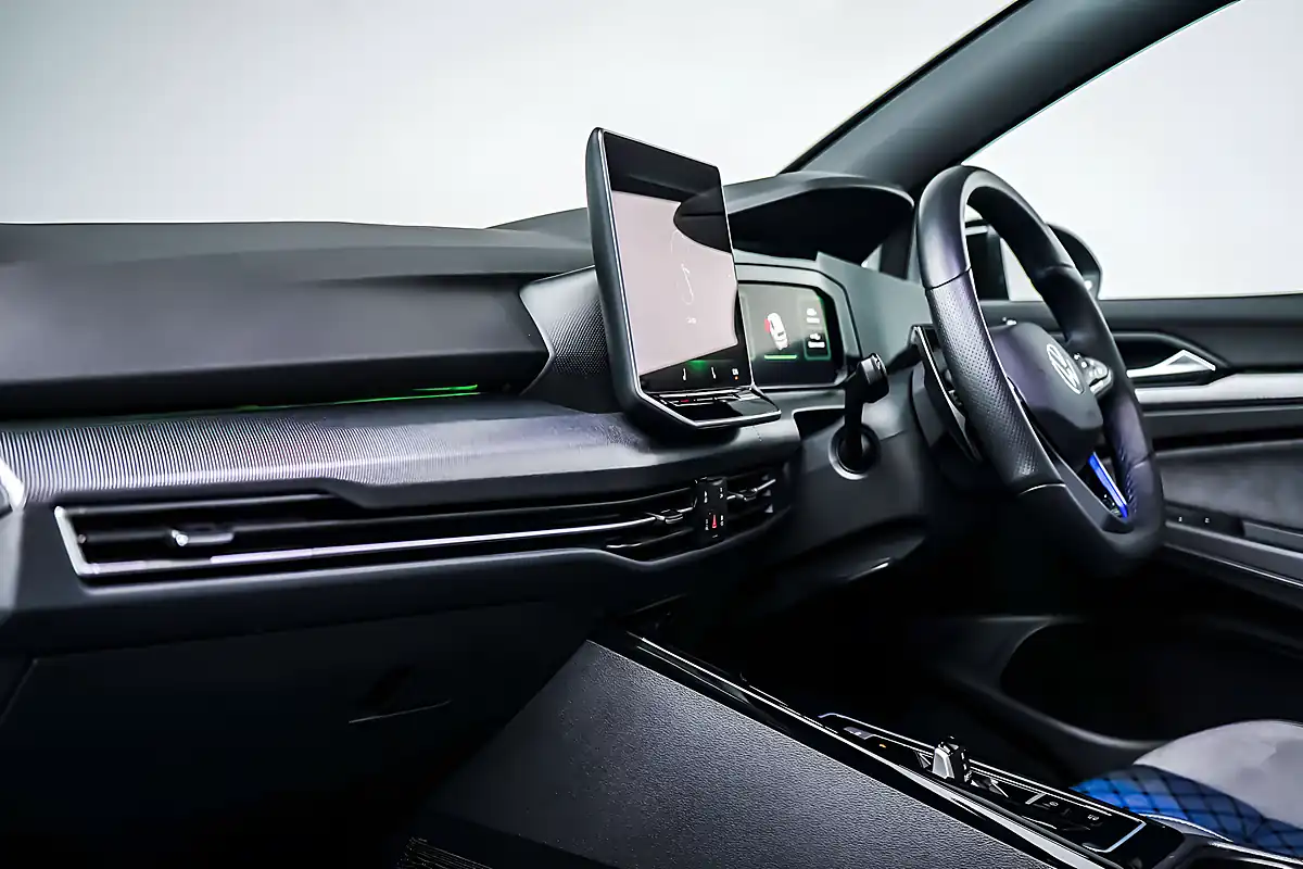 Used 2025 Volkswagen Golf R Black Edition White - Interior and Exterior details 19