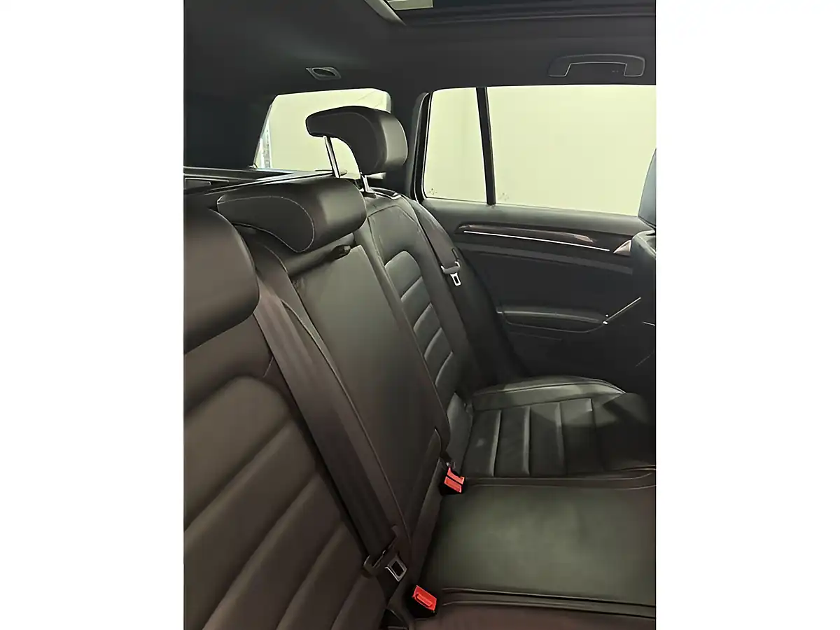 Used 2025 Volkswagen Golf R Black - Interior and Exterior details 14