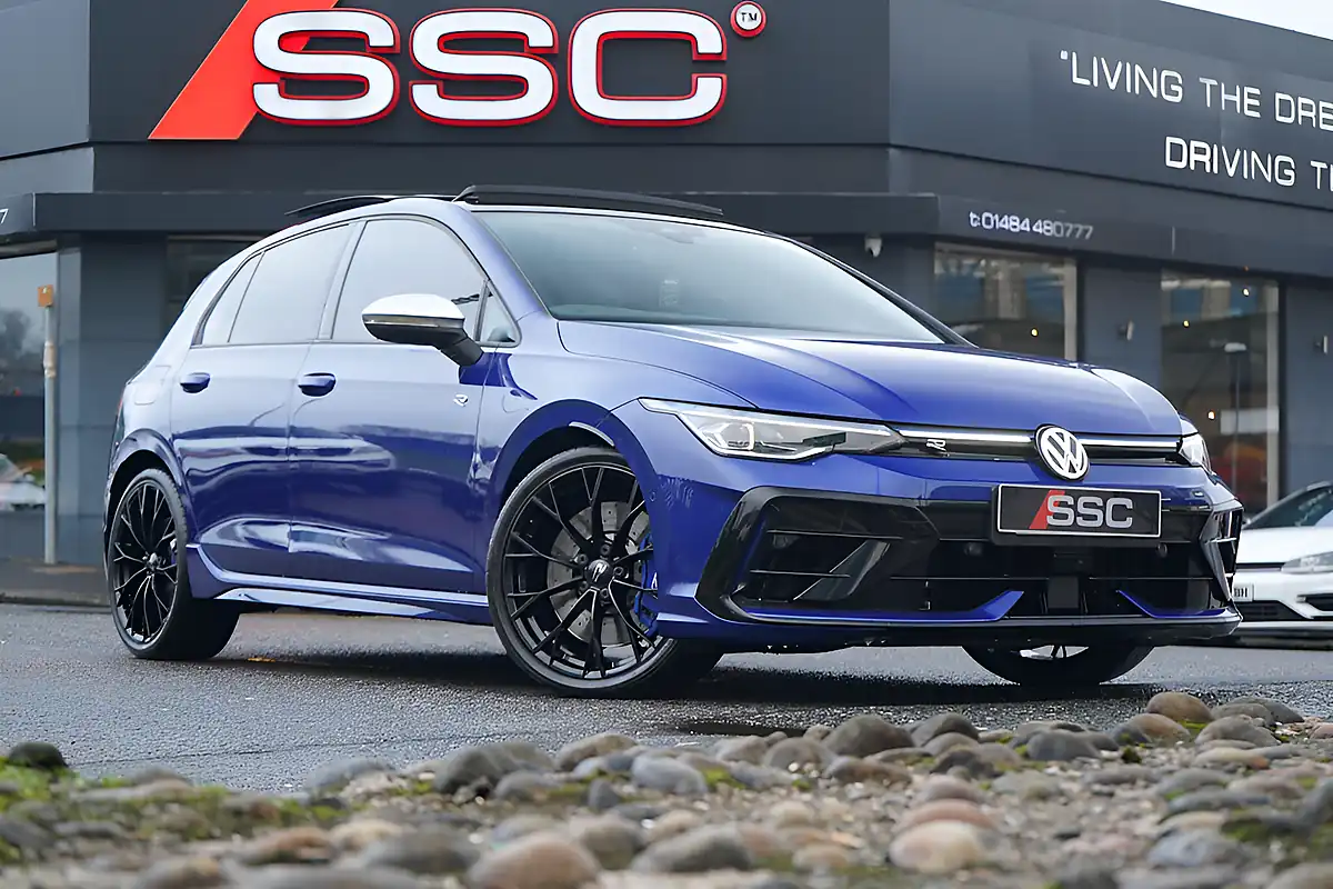 Used 2025 Volkswagen Golf R Blue - Front View