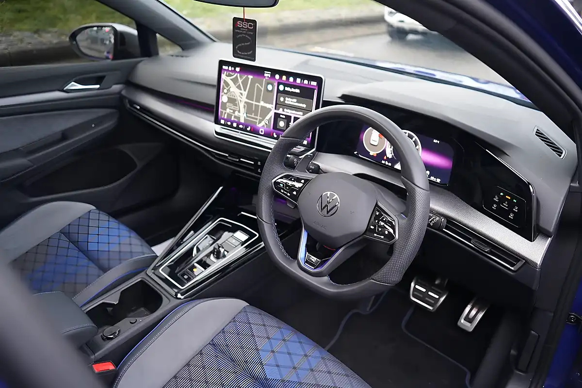 Used 2025 Volkswagen Golf R Blue - Interior and Exterior details 10