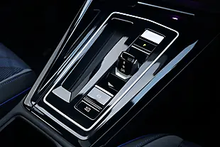Used 2025 Volkswagen Golf R Blue - Interior and Exterior details 15