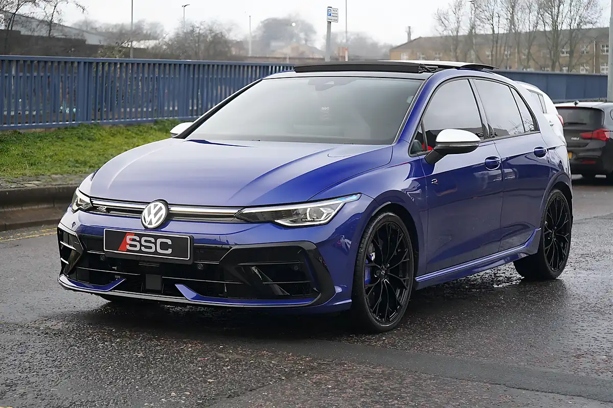 Used 2025 Volkswagen Golf R Blue - Interior and Exterior details 6