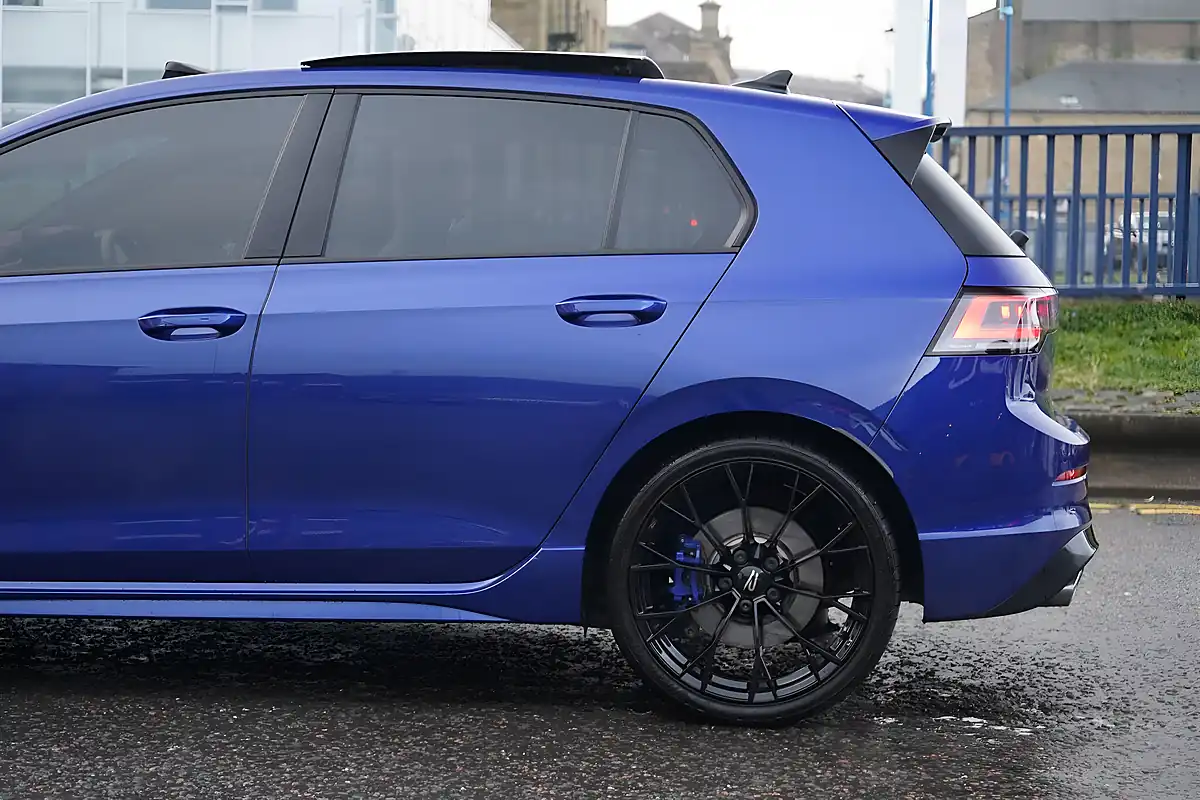 Used 2025 Volkswagen Golf R Blue - Interior and Exterior details 9
