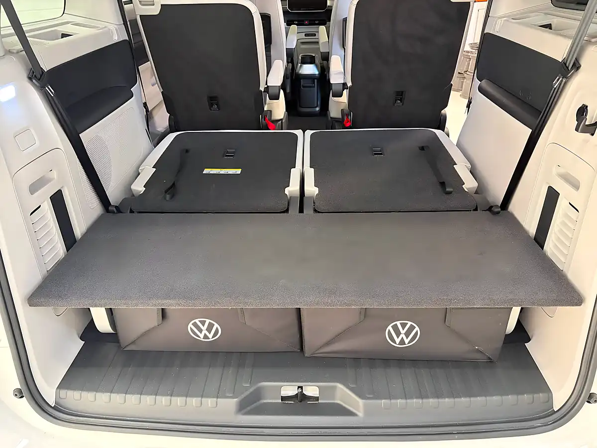 Used 2025 Volkswagen Id. Buzz Pro Style White - Interior and Exterior details 11