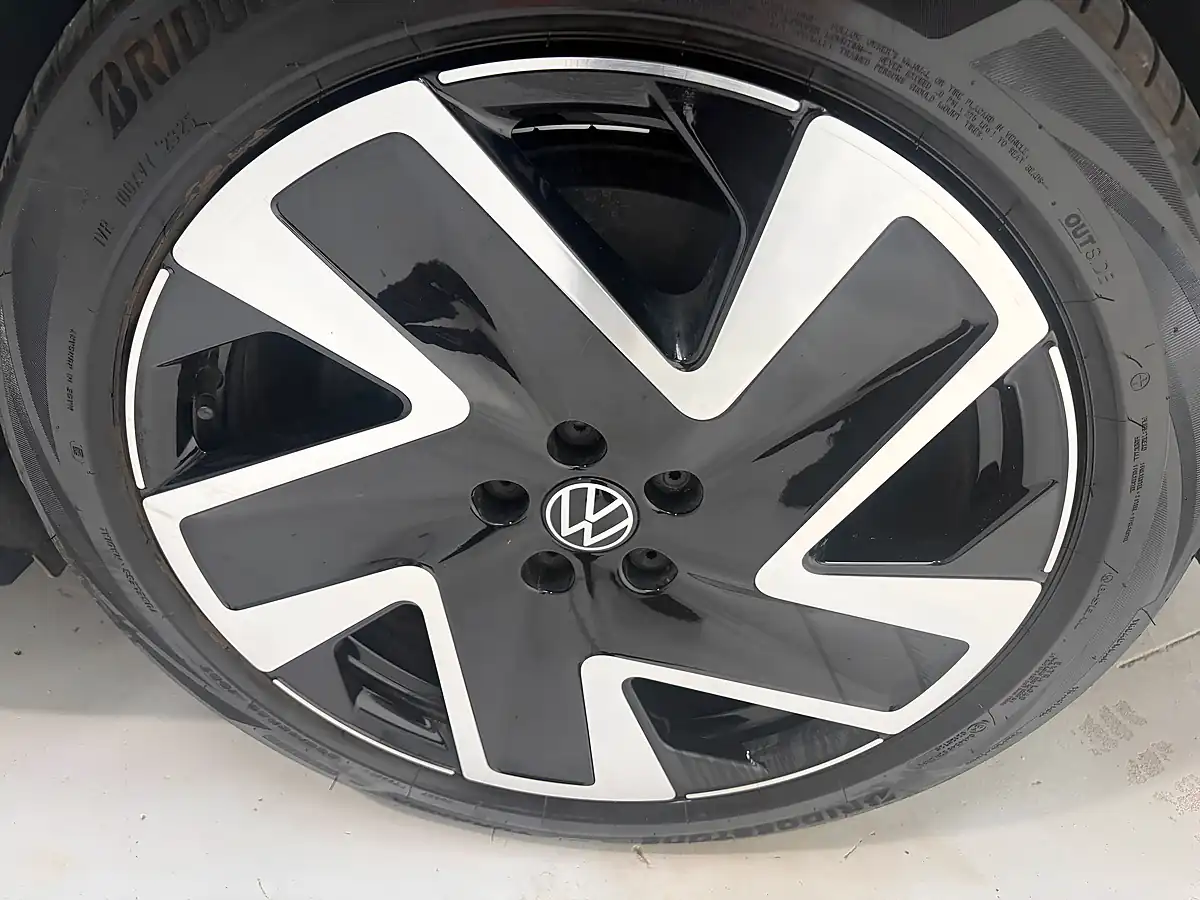 Used 2025 Volkswagen Id. Buzz Pro Style White - Interior and Exterior details 12