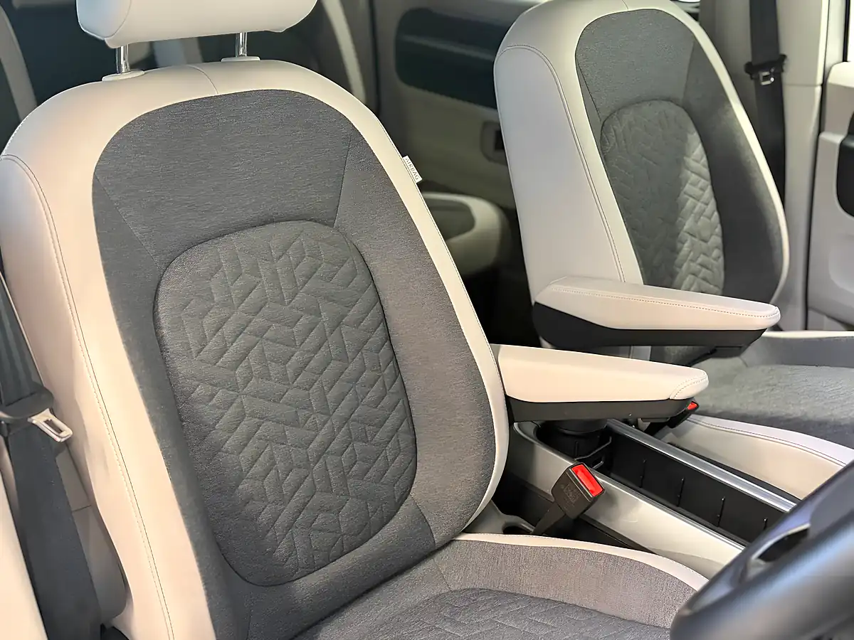 Used 2025 Volkswagen Id. Buzz Pro Style White - Interior and Exterior details 16