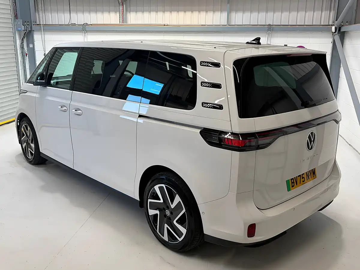 Used 2025 Volkswagen Id. Buzz Pro Style White - Interior and Exterior details 4