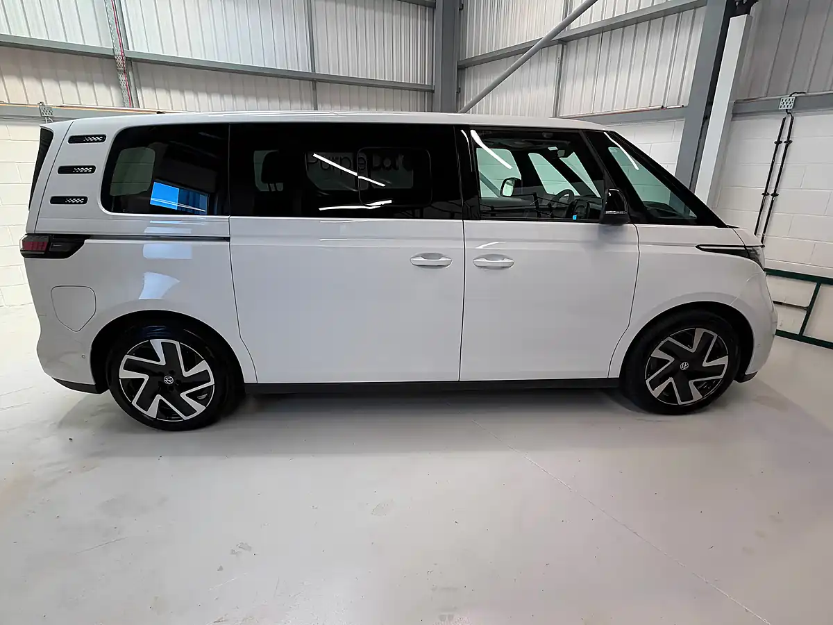 Used 2025 Volkswagen Id. Buzz Pro Style White - Interior and Exterior details 5
