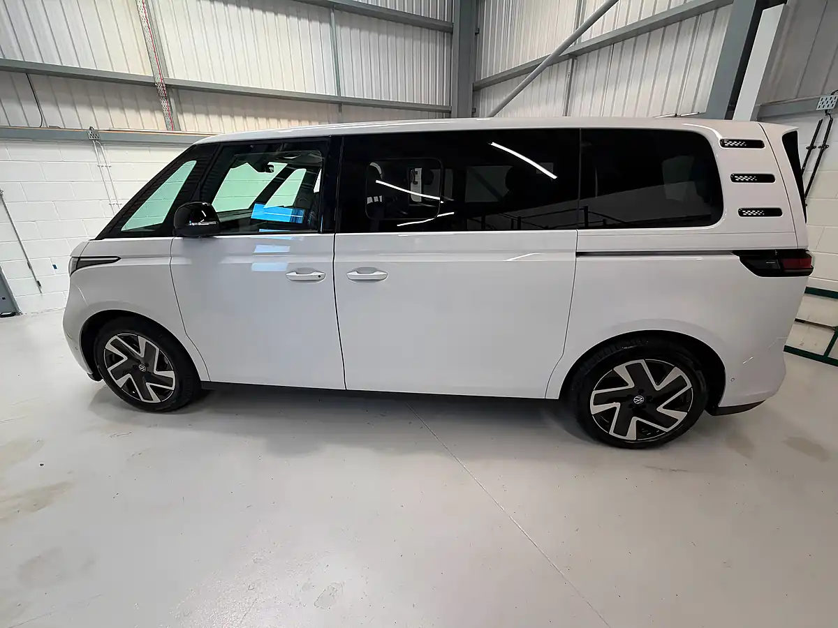 Used 2025 Volkswagen Id. Buzz Pro Style White - Interior and Exterior details 6