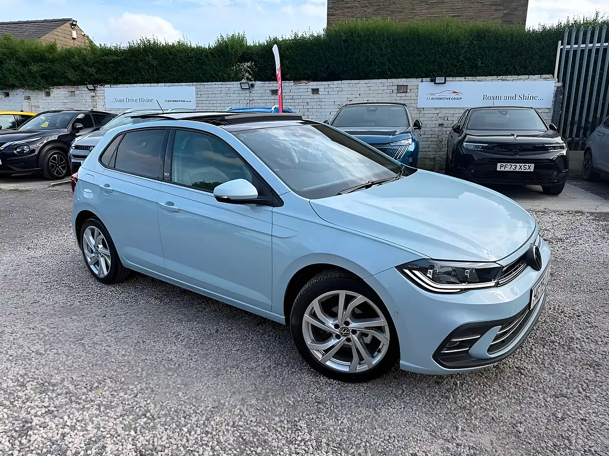 Used 2025 Volkswagen Polo Edition 50 Blue - Front View
