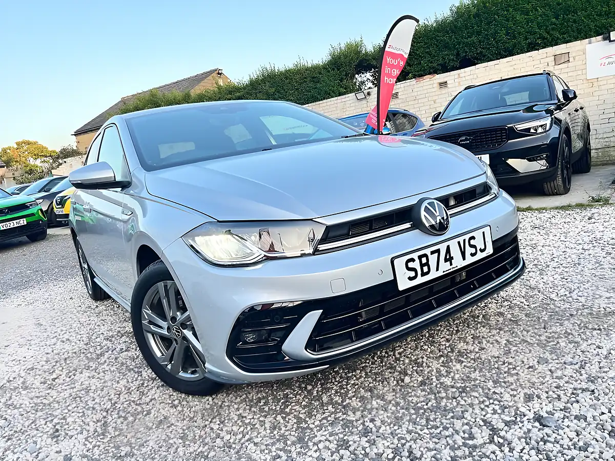 Used 2025 Volkswagen Polo R-Line Silver - Front View