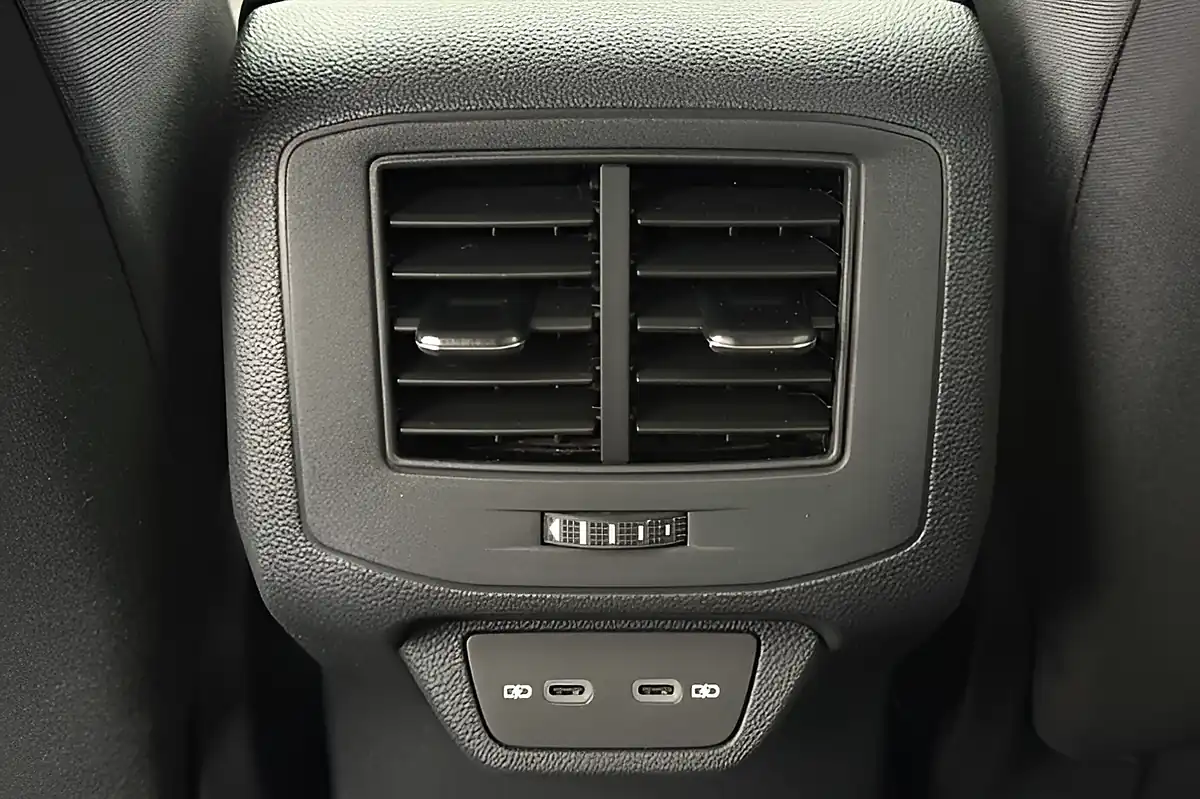 Used 2025 Volkswagen T-Roc Match Black - Interior and Exterior details 14