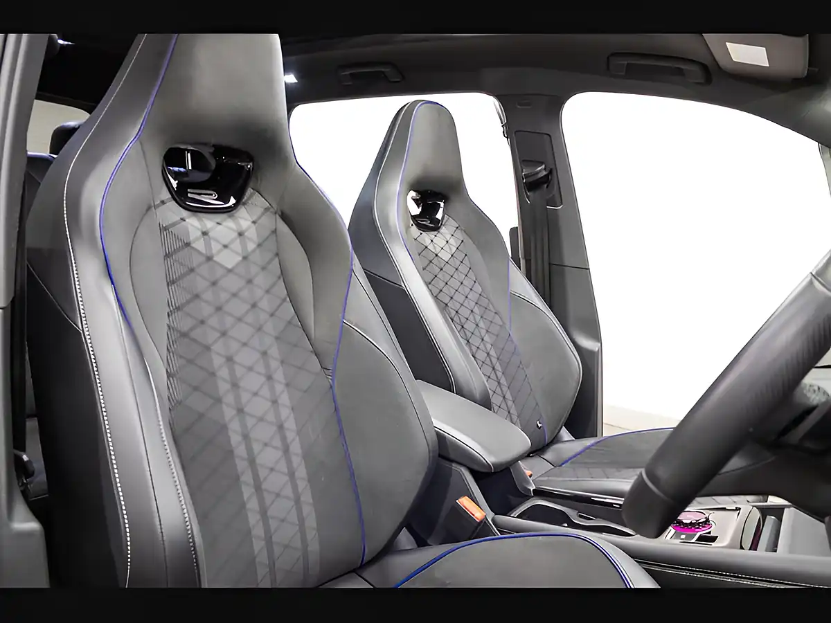 Used 2025 Volkswagen Tayron R-Line Green - Interior and Exterior details 10