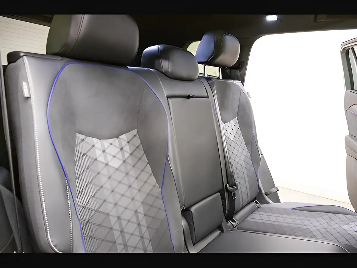 Used 2025 Volkswagen Tayron R-Line Green - Interior and Exterior details 11