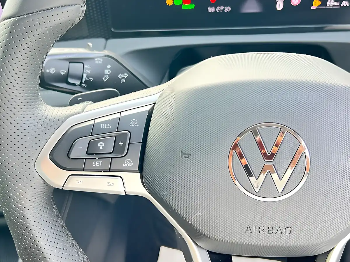 Used 2025 Volkswagen Tiguan Life Black - Interior and Exterior details 12