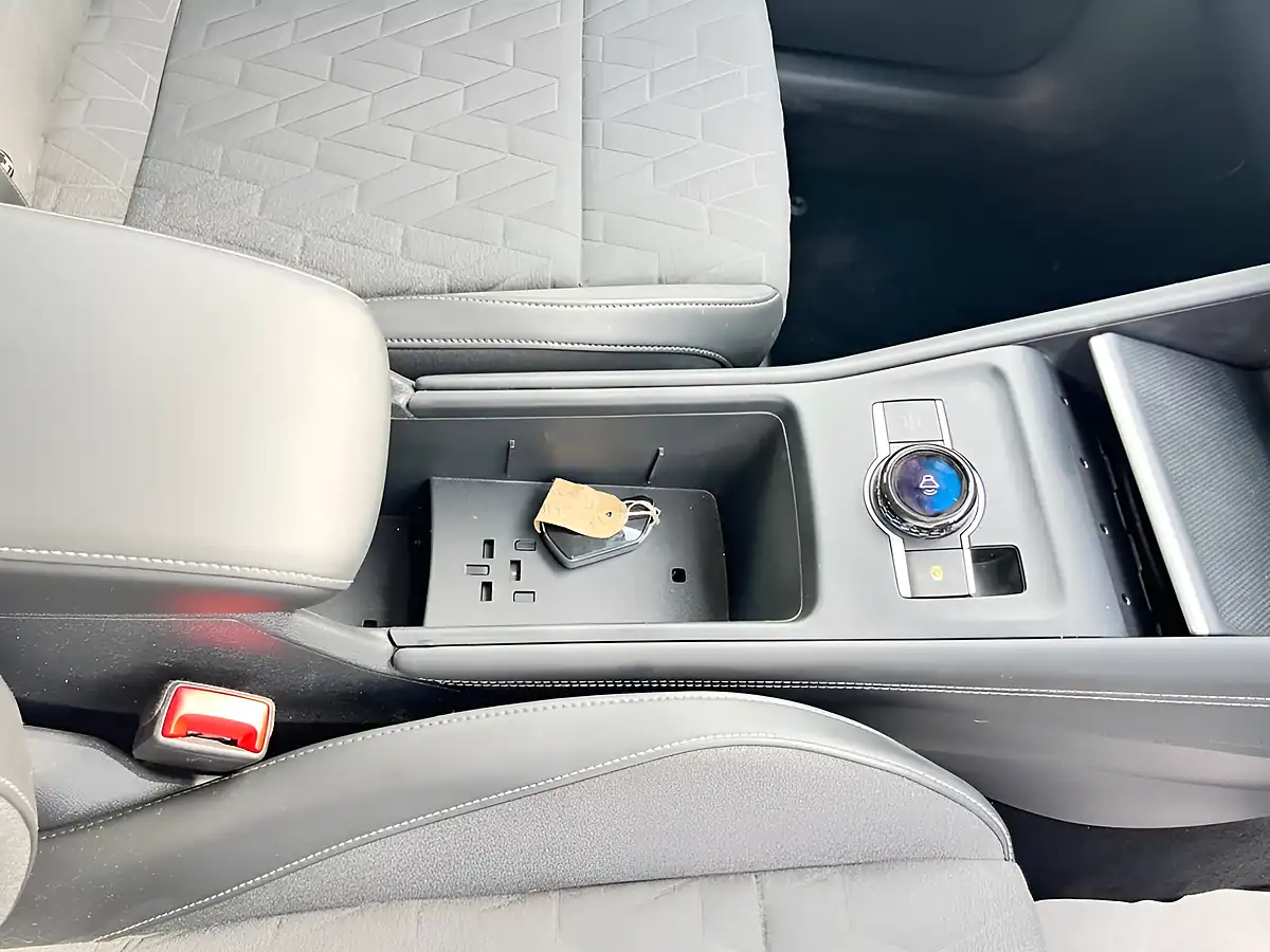 Used 2025 Volkswagen Tiguan Life Black - Interior and Exterior details 14