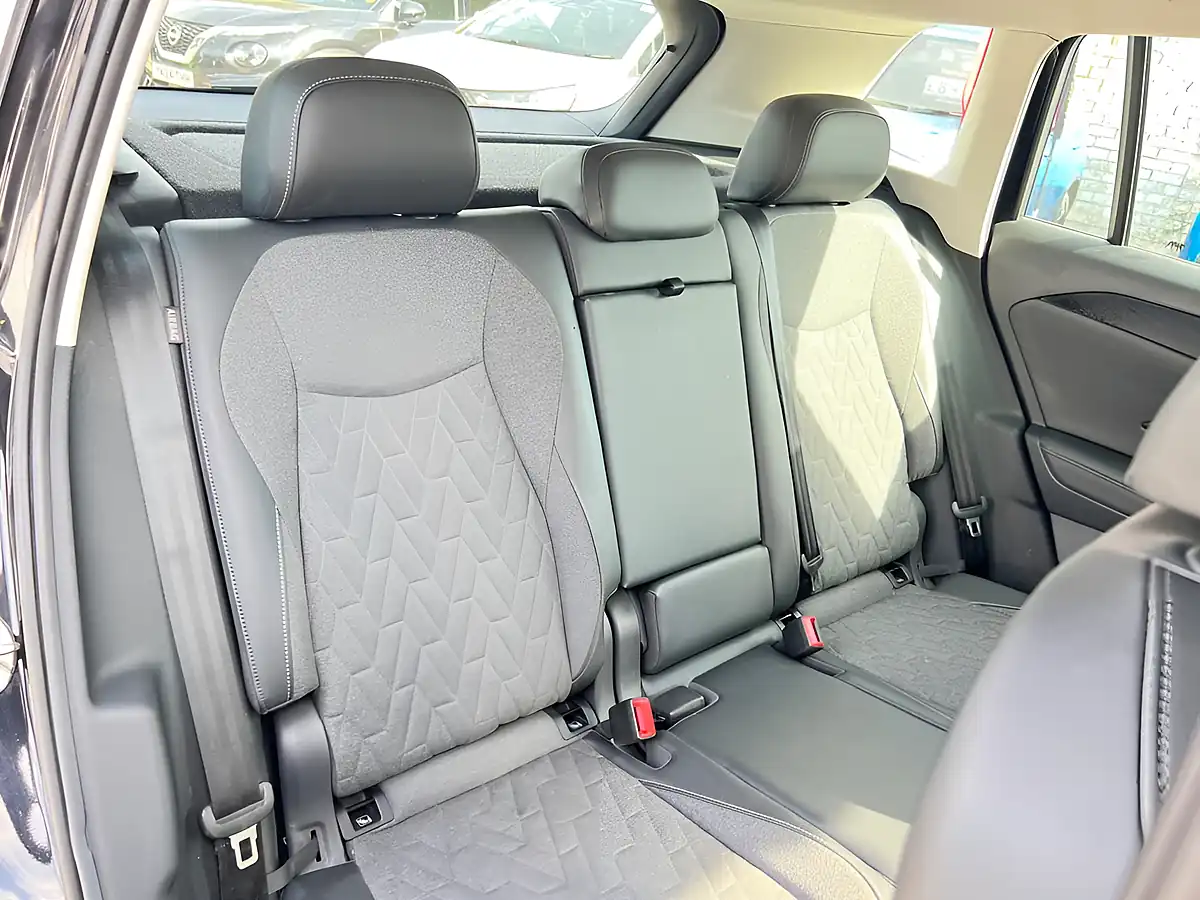 Used 2025 Volkswagen Tiguan Life Black - Interior and Exterior details 15