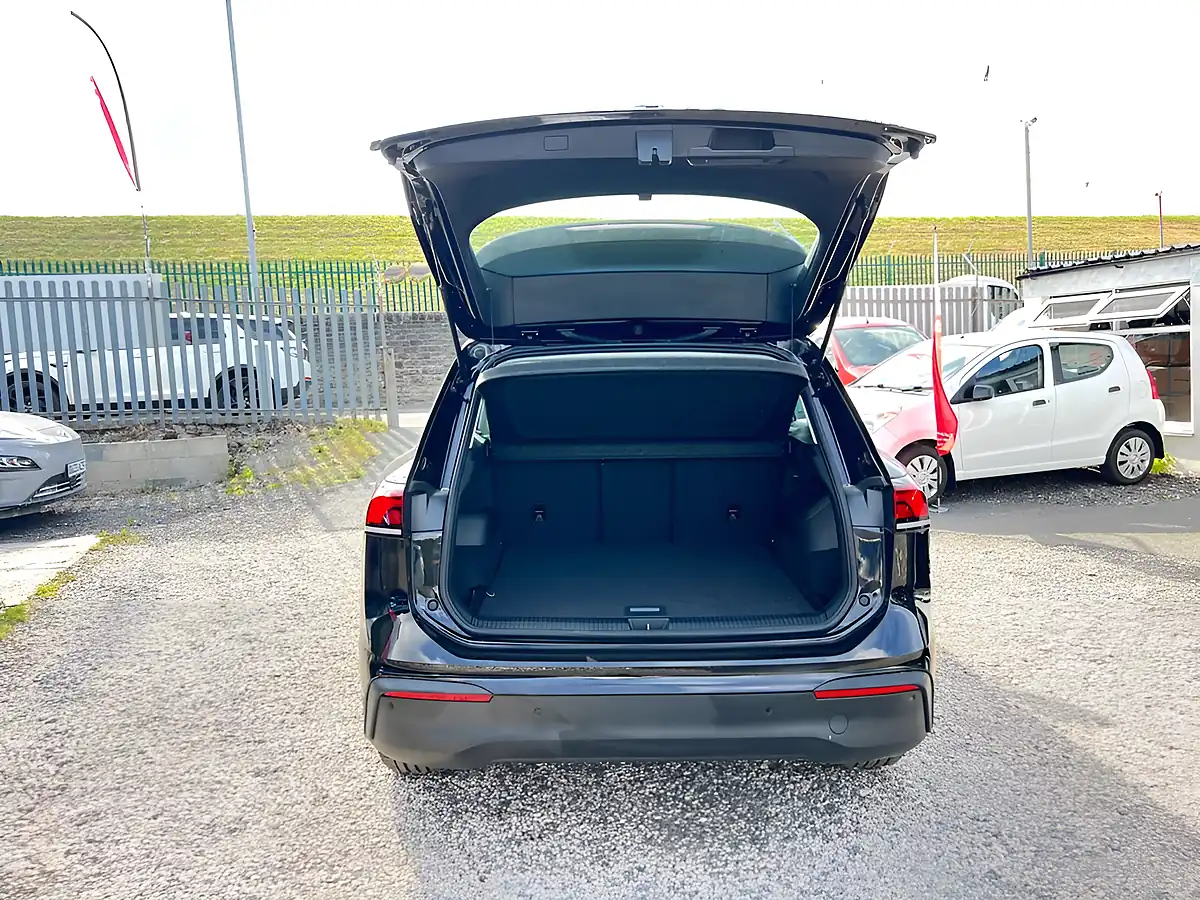 Used 2025 Volkswagen Tiguan Life Black - Interior and Exterior details 16