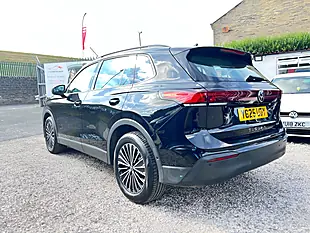 Used 2025 Volkswagen Tiguan Life Black - Interior and Exterior details 17