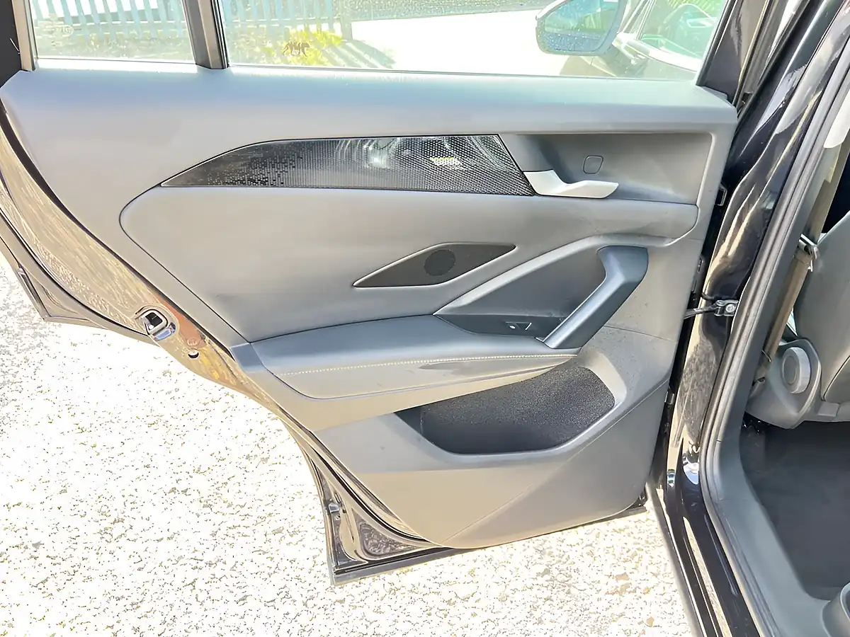 Used 2025 Volkswagen Tiguan Life Black - Interior and Exterior details 18