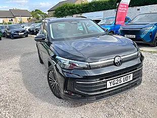 Used 2025 Volkswagen Tiguan Life Black - Interior and Exterior details 8