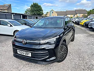 Used 2025 Volkswagen Tiguan Life Black - Interior and Exterior details 9