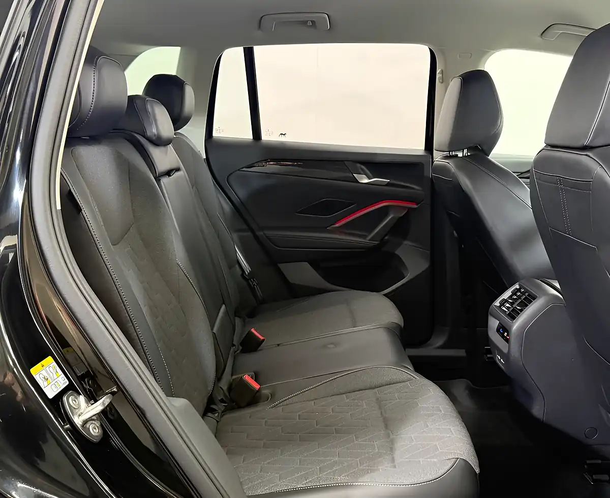 Used 2025 Volkswagen Tiguan Match Black - Interior and Exterior details 12