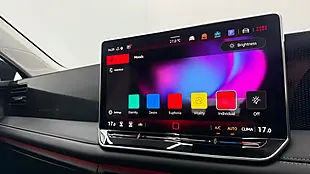 Used 2025 Volkswagen Tiguan Match Black - Interior and Exterior details 17