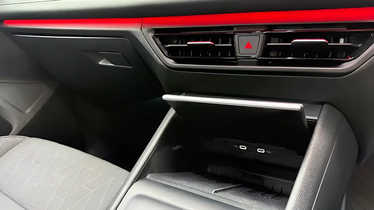 Used 2025 Volkswagen Tiguan Match Black - Interior and Exterior details 19
