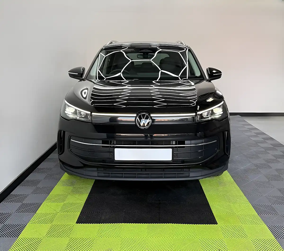 Used 2025 Volkswagen Tiguan Match Black - Interior and Exterior details 4