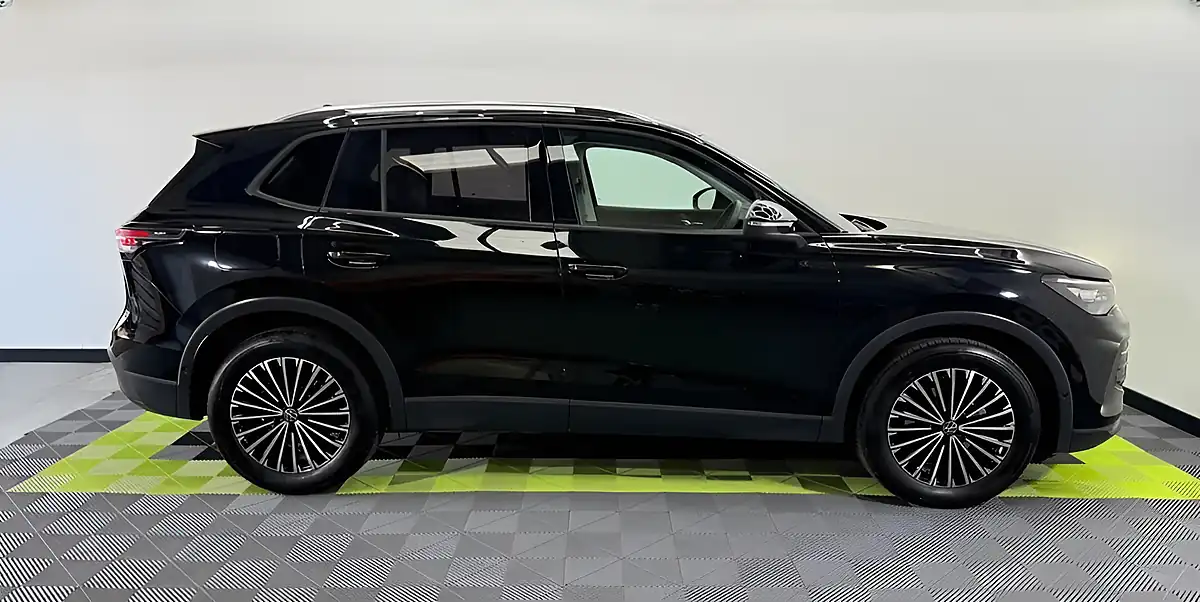 Used 2025 Volkswagen Tiguan Match Black - Interior and Exterior details 8