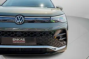Used 2025 Volkswagen Tiguan R-Line Green - Interior and Exterior details 14