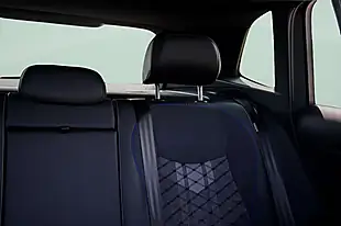 Used 2025 Volkswagen Tiguan R-Line Green - Interior and Exterior details 17