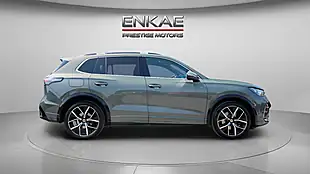 Used 2025 Volkswagen Tiguan R-Line Green - Interior and Exterior details 2