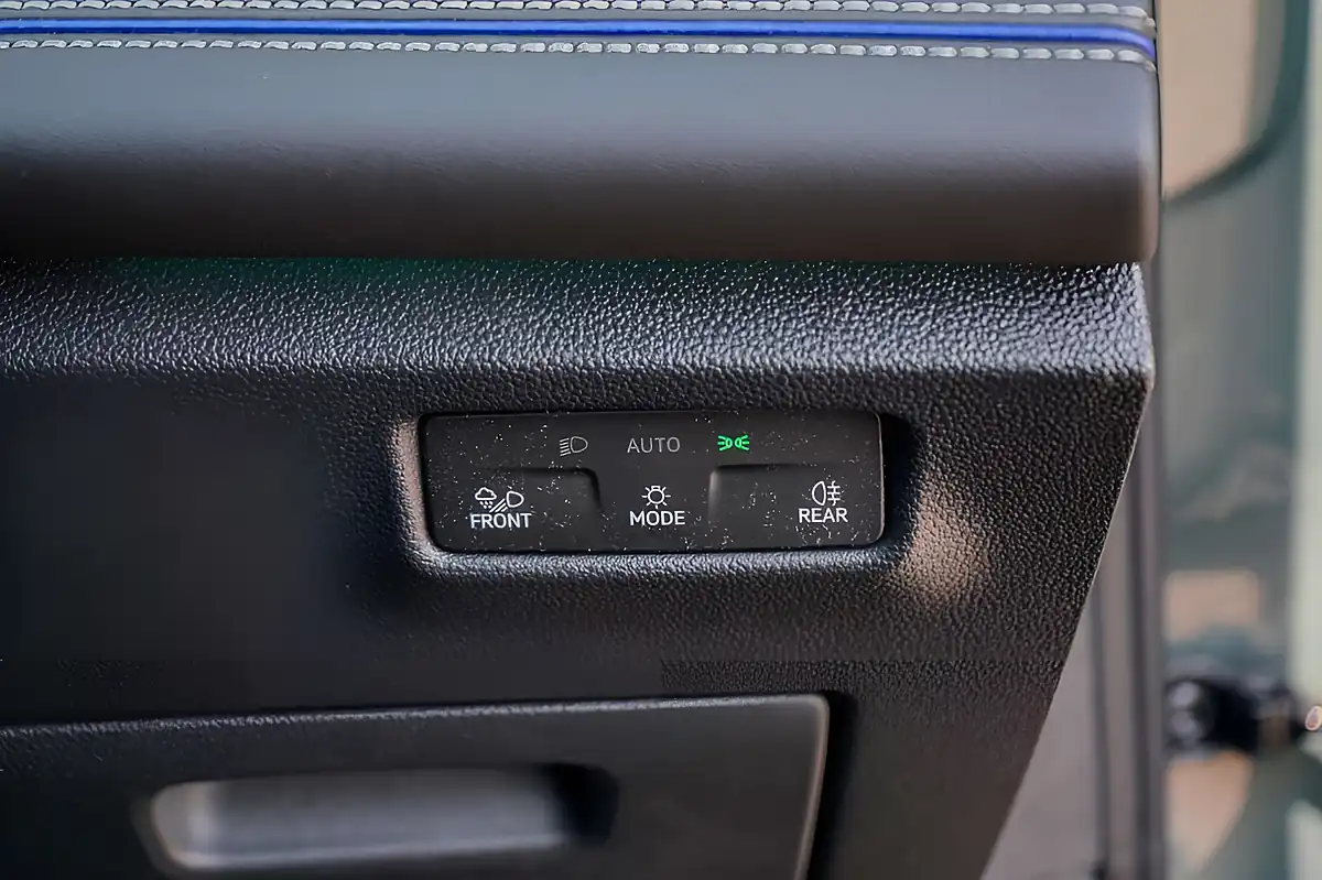 Used 2025 Volkswagen Tiguan R-Line Green - Interior and Exterior details 20