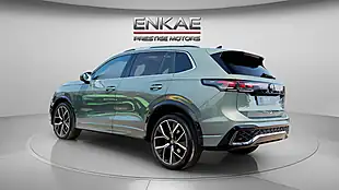 Used 2025 Volkswagen Tiguan R-Line Green - Interior and Exterior details 5