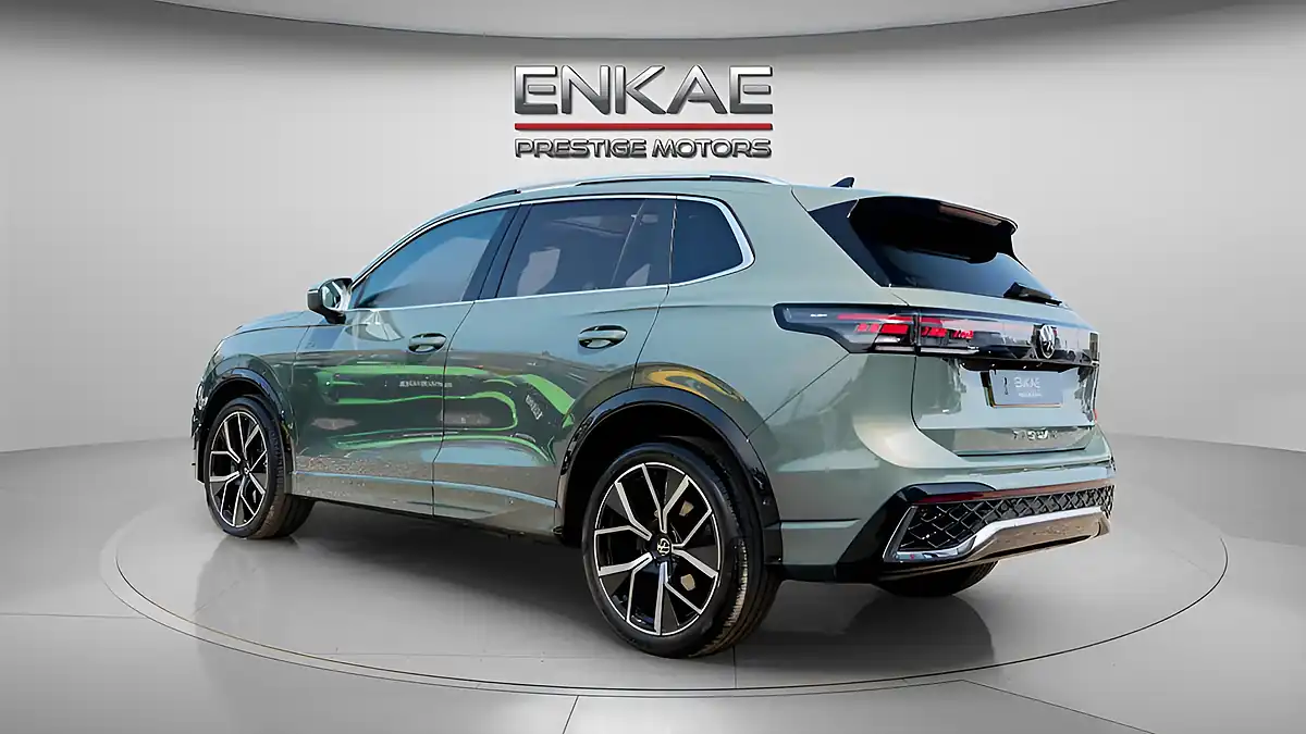 Used 2025 Volkswagen Tiguan R-Line Green - Interior and Exterior details 5
