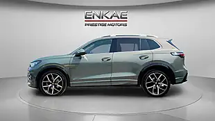 Used 2025 Volkswagen Tiguan R-Line Green - Interior and Exterior details 6