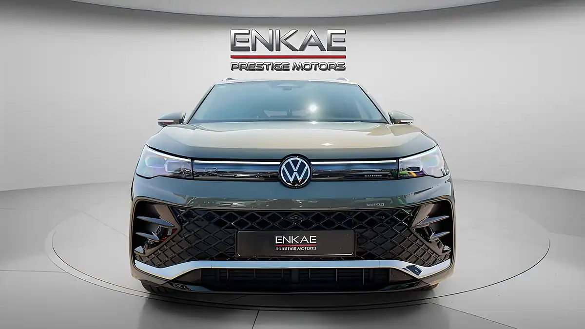Used 2025 Volkswagen Tiguan R-Line Green - Interior and Exterior details 7