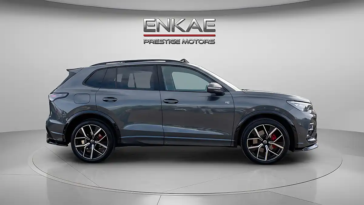 Used 2025 Volkswagen Tiguan R-Line Grey - Interior and Exterior details 3