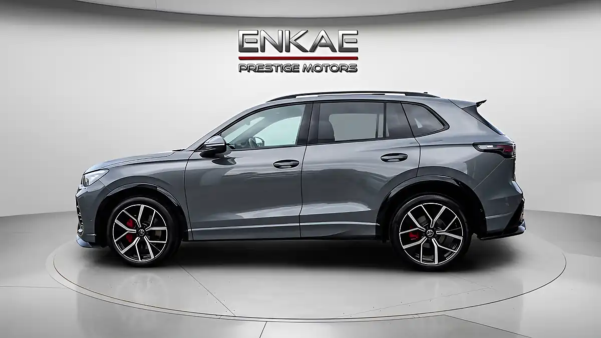 Used 2025 Volkswagen Tiguan R-Line Grey - Interior and Exterior details 7