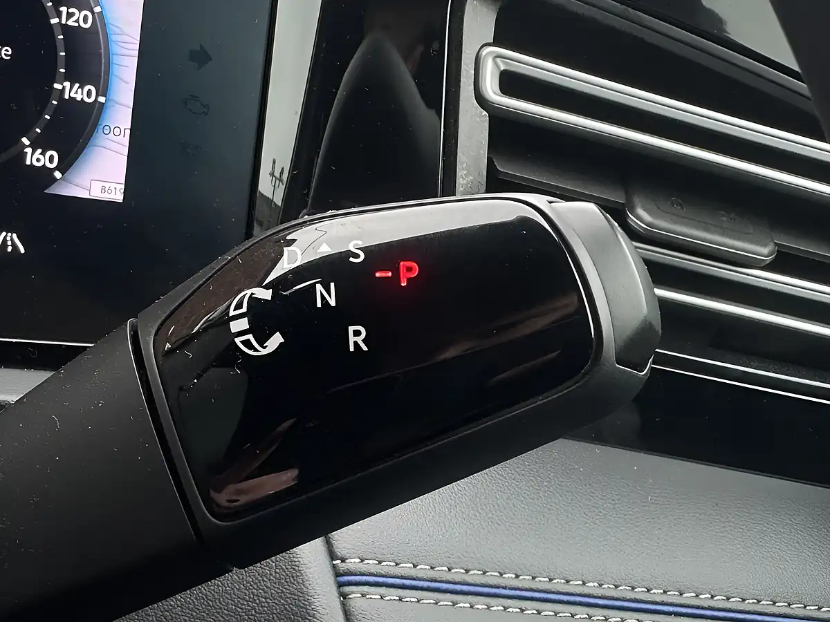 Used 2025 Volkswagen Tiguan R-Line Grey - Interior and Exterior details 12