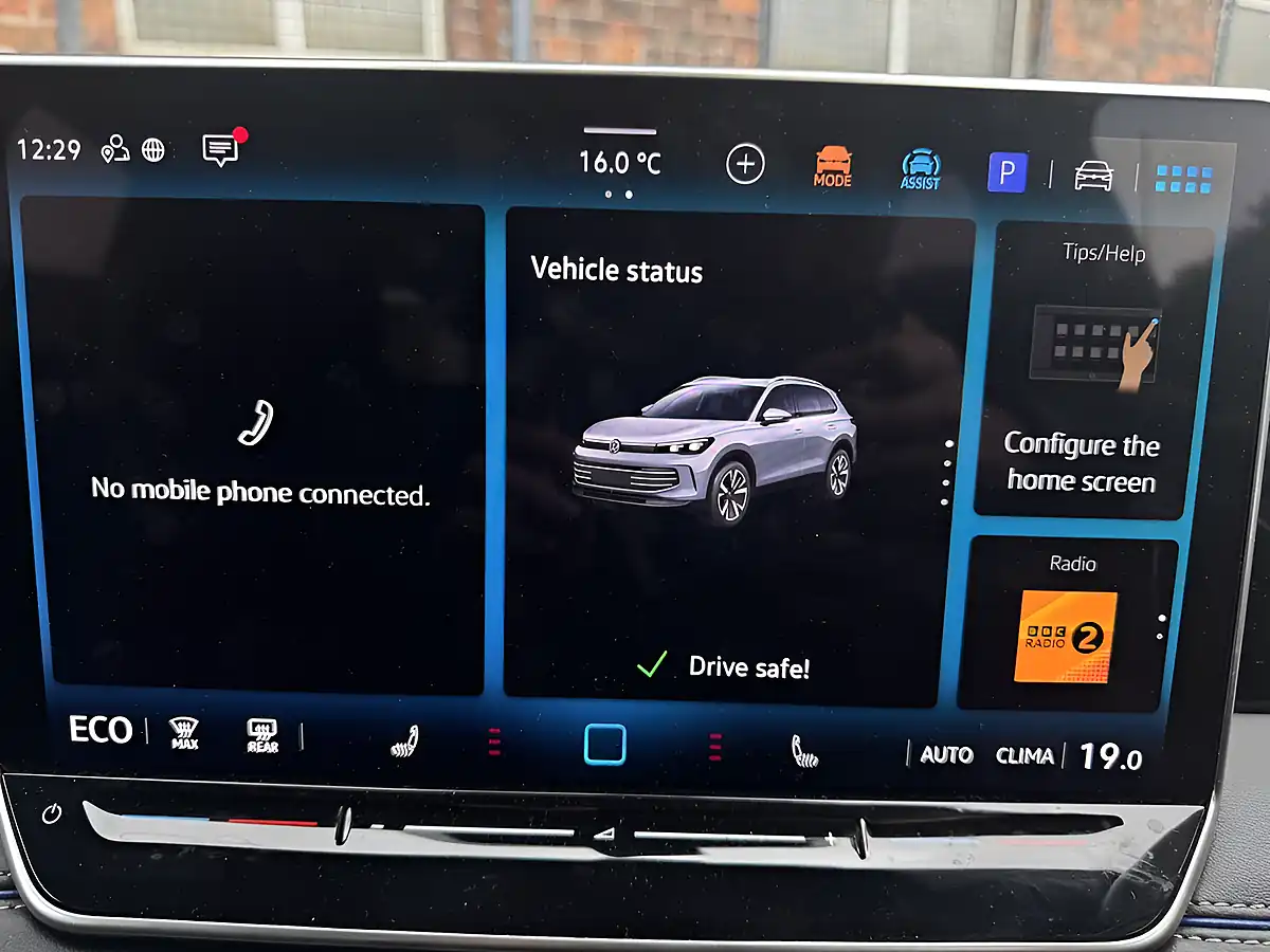 Used 2025 Volkswagen Tiguan R-Line Grey - Interior and Exterior details 14