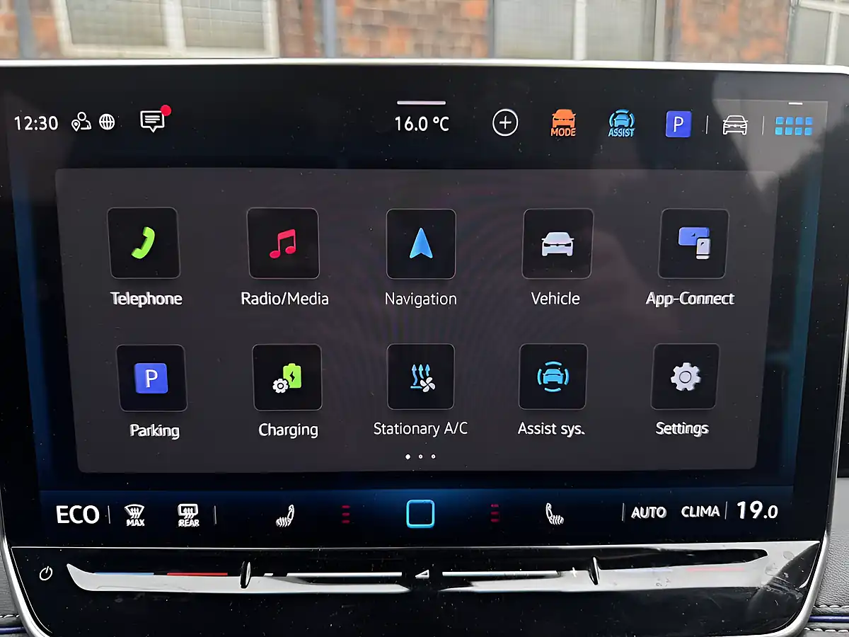 Used 2025 Volkswagen Tiguan R-Line Grey - Interior and Exterior details 17