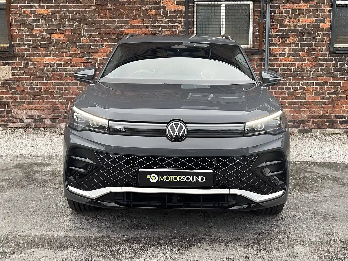 Used 2025 Volkswagen Tiguan R-Line Grey - Interior and Exterior details 2