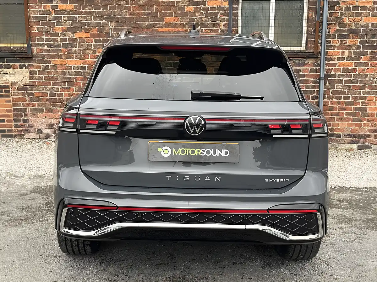 Used 2025 Volkswagen Tiguan R-Line Grey - Interior and Exterior details 5