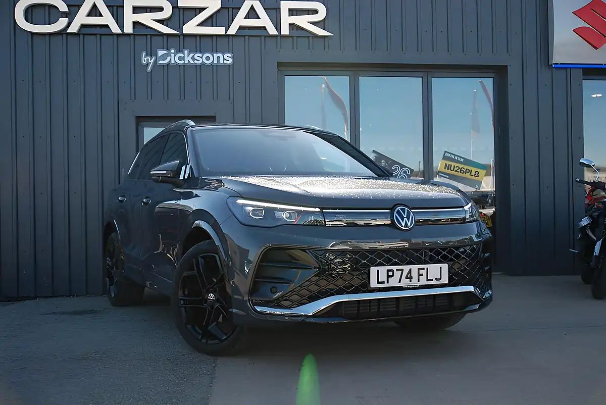 Used 2025 Volkswagen Tiguan R-Line Grey - Front View