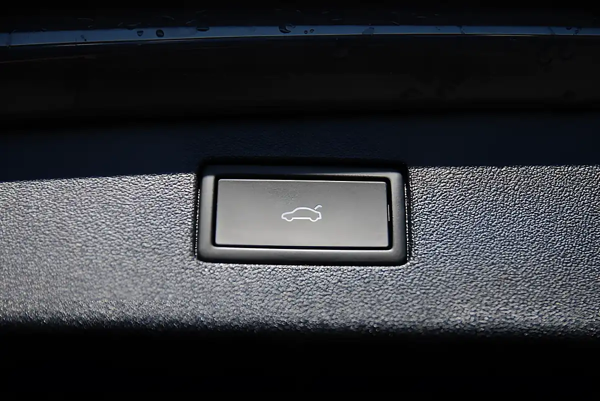 Used 2025 Volkswagen Tiguan R-Line Grey - Interior and Exterior details 12