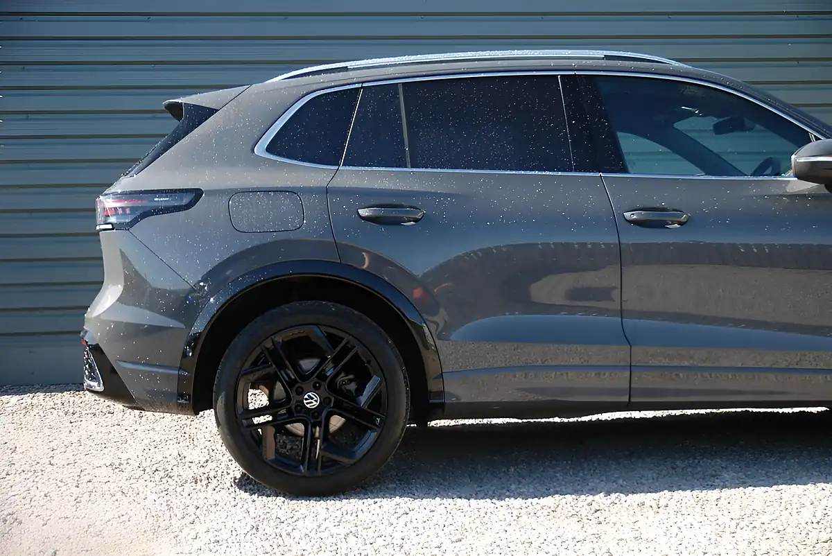 Used 2025 Volkswagen Tiguan R-Line Grey - Interior and Exterior details 14